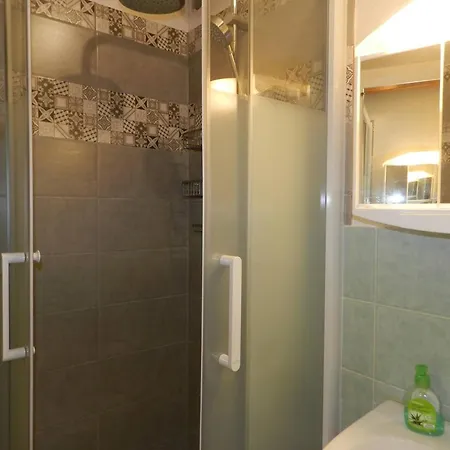Apartment Le Lavandou, 3 Pieces, 4 Personnes - Fr-1-251-681 *