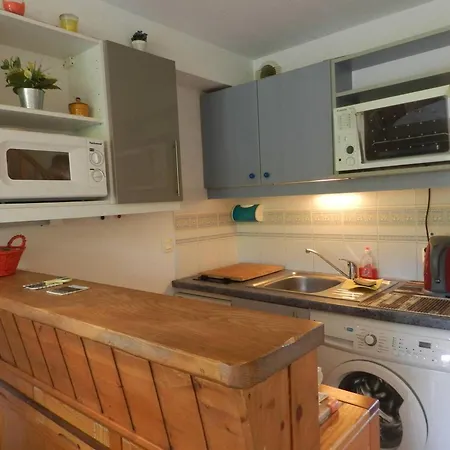 Apartment Le Lavandou, 3 Pieces, 4 Personnes - Fr-1-251-681